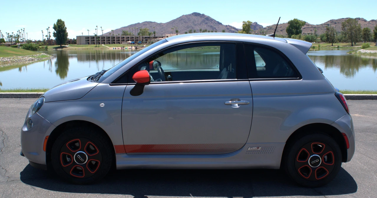 2018 Fiat 500e - Image 11 of 31