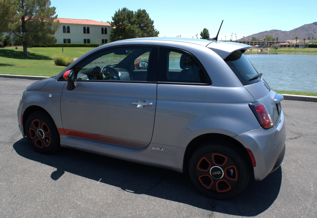 2018 Fiat 500e - Image 13 of 31