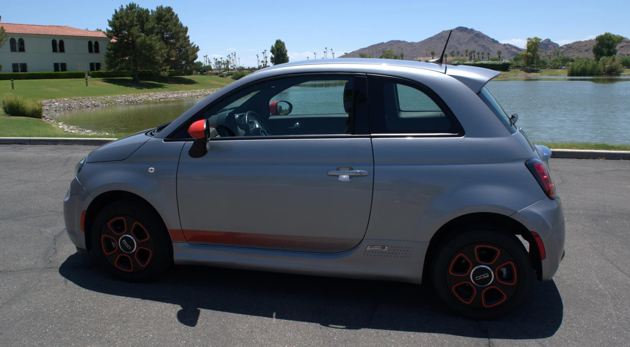 2018 Fiat 500e - Image 12 of 31