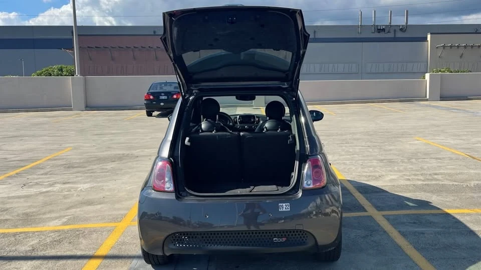 2018 Fiat 500e - Image 9 of 19
