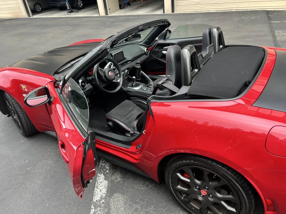 2018 Fiat 124 Spider - Image 17 of 18