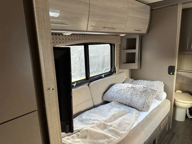 2018 Ford Econoline Van - Image 9 of 12