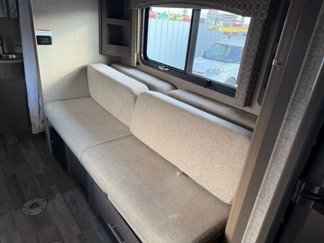 2018 Ford Econoline Van - Image 10 of 12