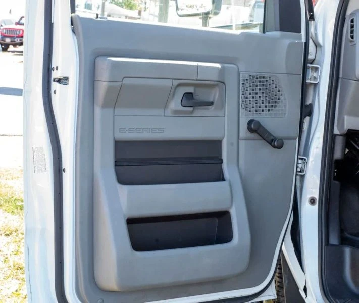 2018 Ford Econoline Van - Image 6 of 12