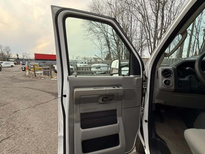 2018 Ford Econoline Van - Image 9 of 12
