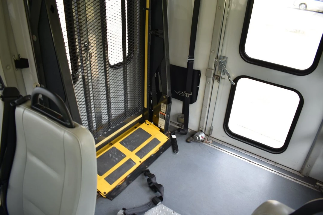 2018 Ford Econoline Van - Image 16 of 23