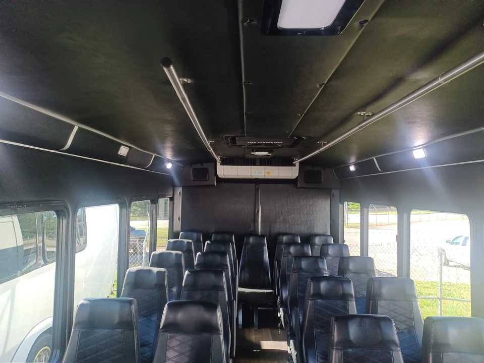 2018 Ford Econoline Van - Image 6 of 8
