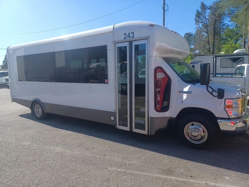 2018 Ford Econoline Van - Image 2 of 8