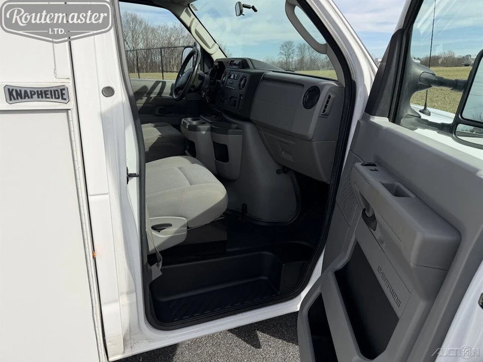 2018 Ford Econoline Van - Image 4 of 12