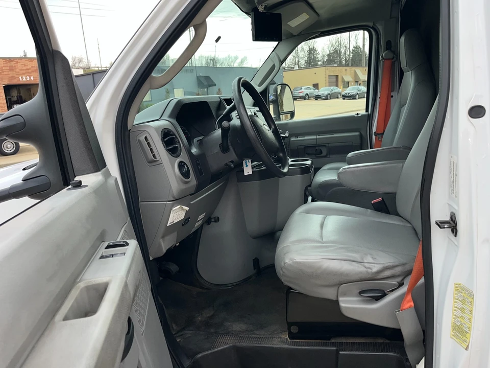 2018 Ford Econoline Van - Image 19 of 21