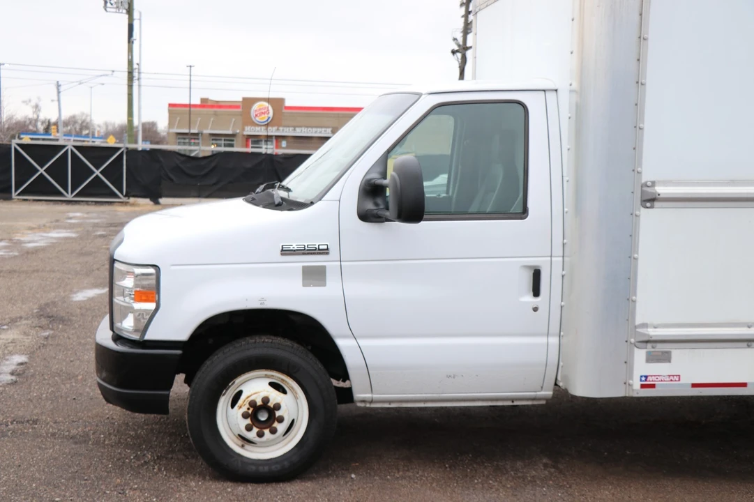 2018 Ford Econoline Van - Image 2 of 21