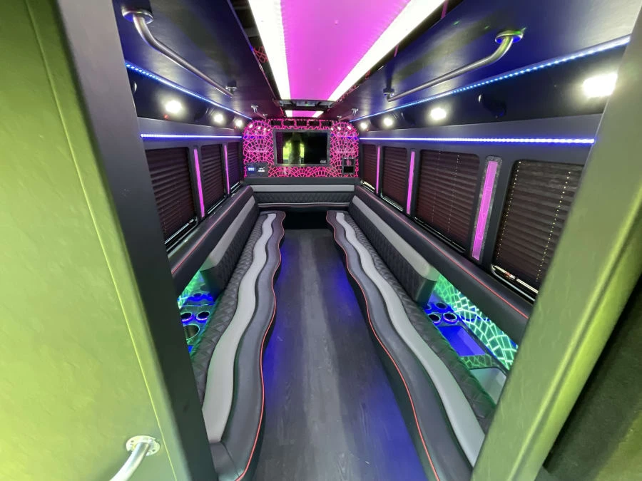 2018 Ford Econoline Van - Image 4 of 20