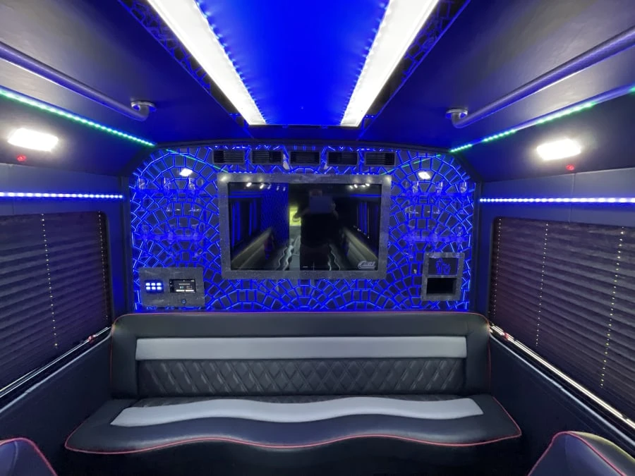 2018 Ford Econoline Van - Image 7 of 20