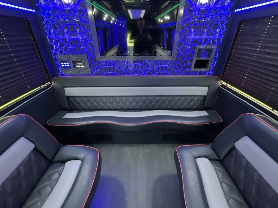 2018 Ford Econoline Van - Image 8 of 20