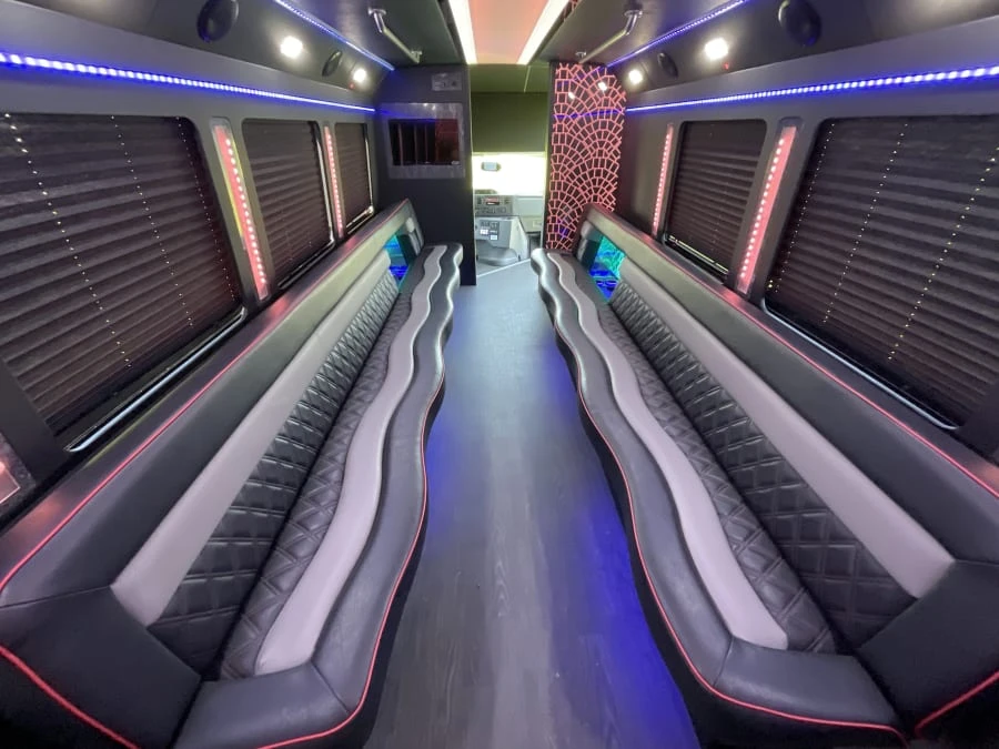 2018 Ford Econoline Van - Image 9 of 20