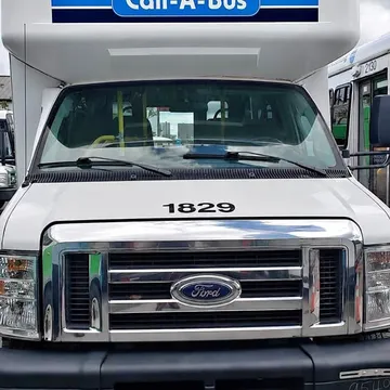2018 Ford E450 Super Duty Cutaway Shuttle Bus