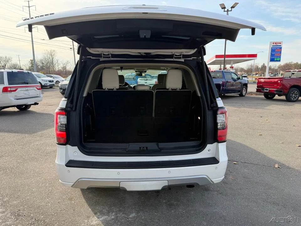 2018 Ford Expedition 4th Gen - Image 10 of 12
