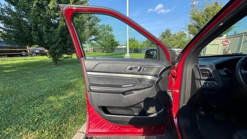 2018 Ford Explorer 5th Gen - Image 9 of 12