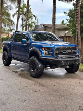 2018 Ford F-150 Raptor SuperCrew Cab Pickup 4D 5 1/2 ft