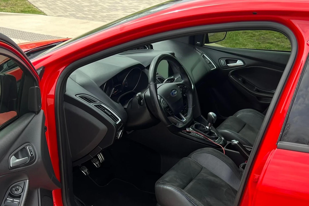 2018 Ford Focus RS 3rd Gen - Image 27 of 31