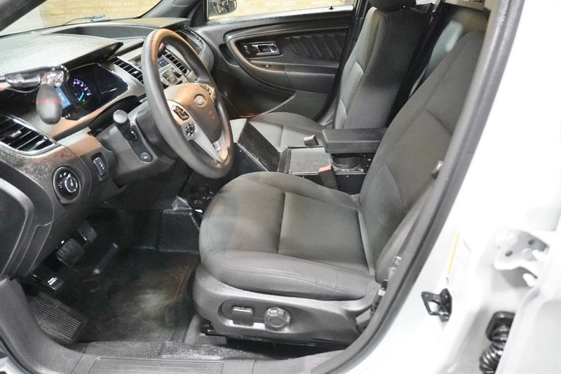 2018 Ford Taurus 6th Gen - Image 25 of 31