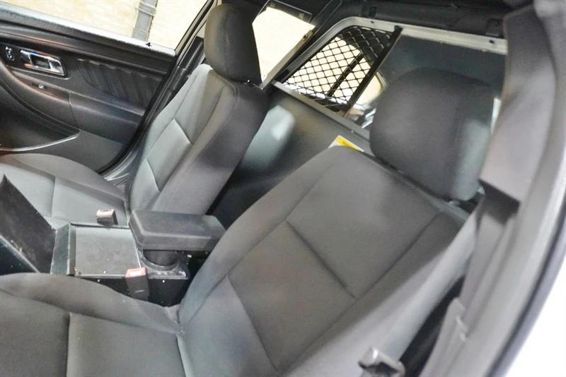 2018 Ford Taurus 6th Gen - Image 27 of 31