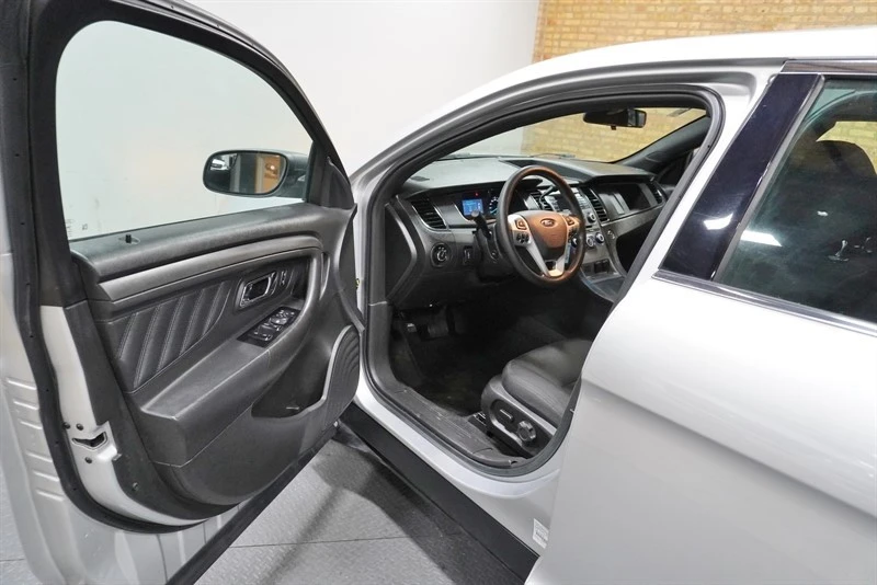 2018 Ford Taurus 6th Gen - Image 21 of 31