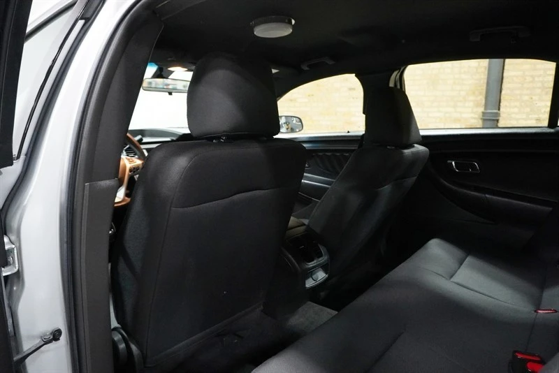 2018 Ford Taurus 6th Gen - Image 31 of 31