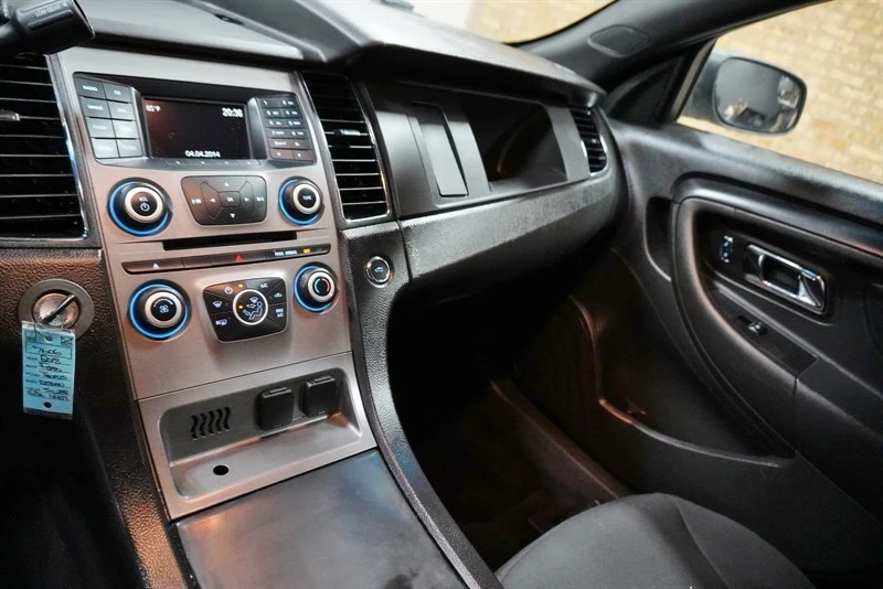 2018 Ford Taurus 6th Gen - Image 28 of 31