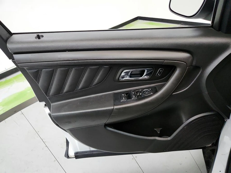 2018 Ford Taurus 6th Gen - Image 20 of 21