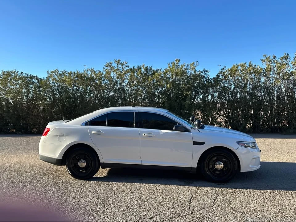 2018 Ford Taurus 6th Gen - Image 5 of 11