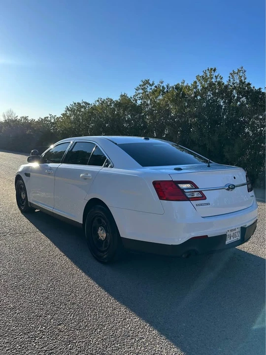 2018 Ford Taurus 6th Gen - Image 3 of 11