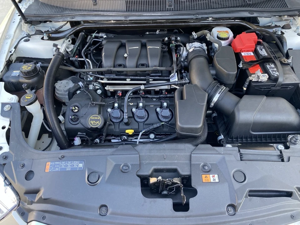 2018 Ford Taurus 6th Gen - Image 13 of 15