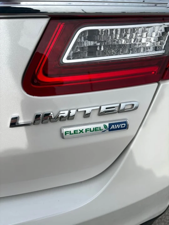 2018 Ford Taurus 6th Gen - Image 10 of 18
