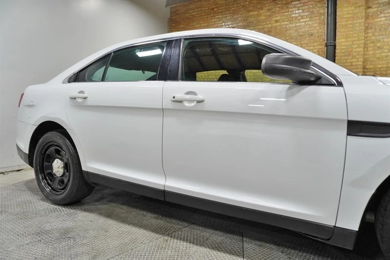 2018 Ford Taurus 6th Gen - Image 9 of 12