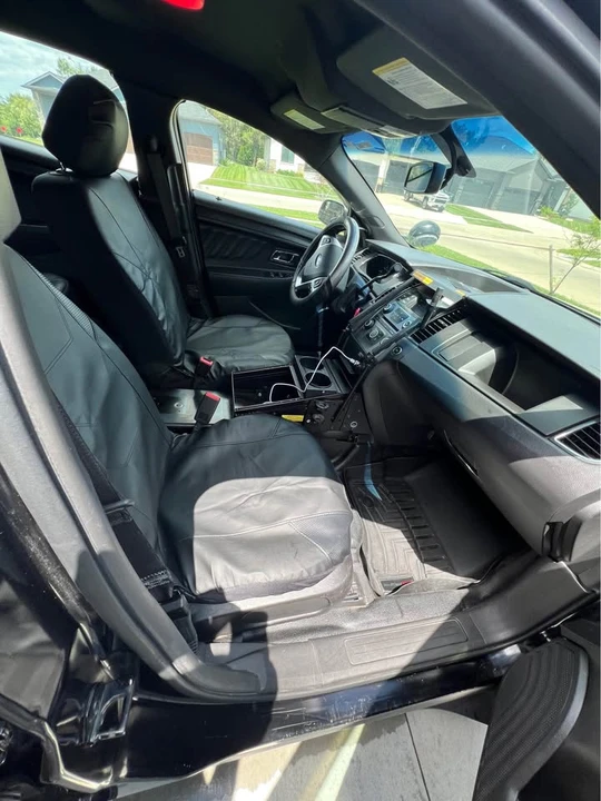 2018 Ford Taurus 6th Gen - Image 15 of 19