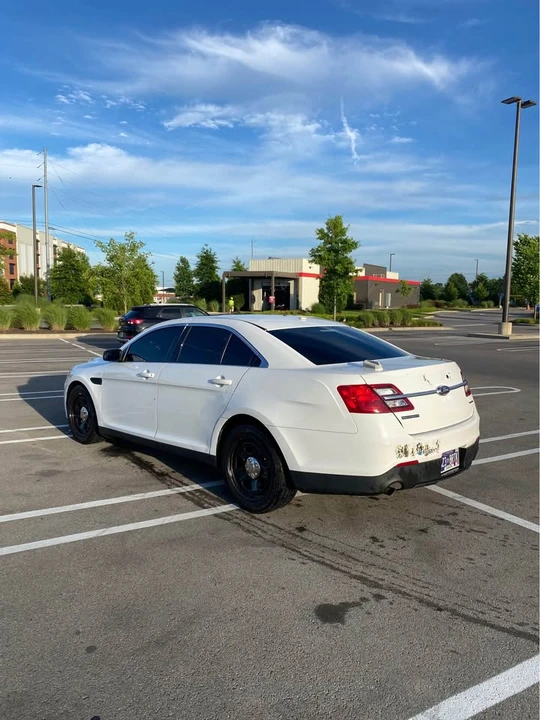 2018 Ford Taurus 6th Gen - Image 4 of 11