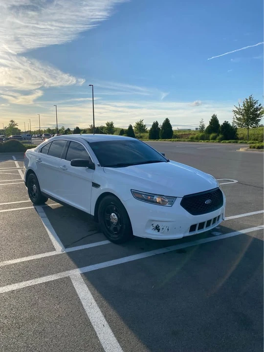 2018 Ford Taurus 6th Gen - Image 2 of 11