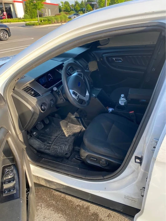 2018 Ford Taurus 6th Gen - Image 5 of 11