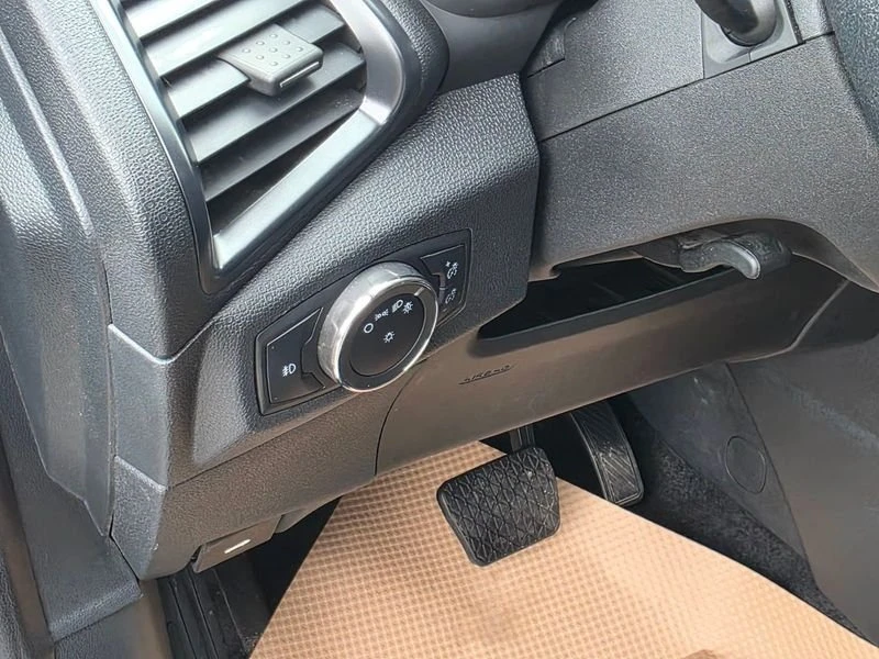2018 Ford EcoSport - Image 9 of 19