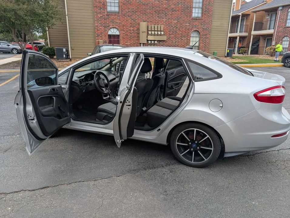 2018 Ford Five Hundred - Image 6 of 10