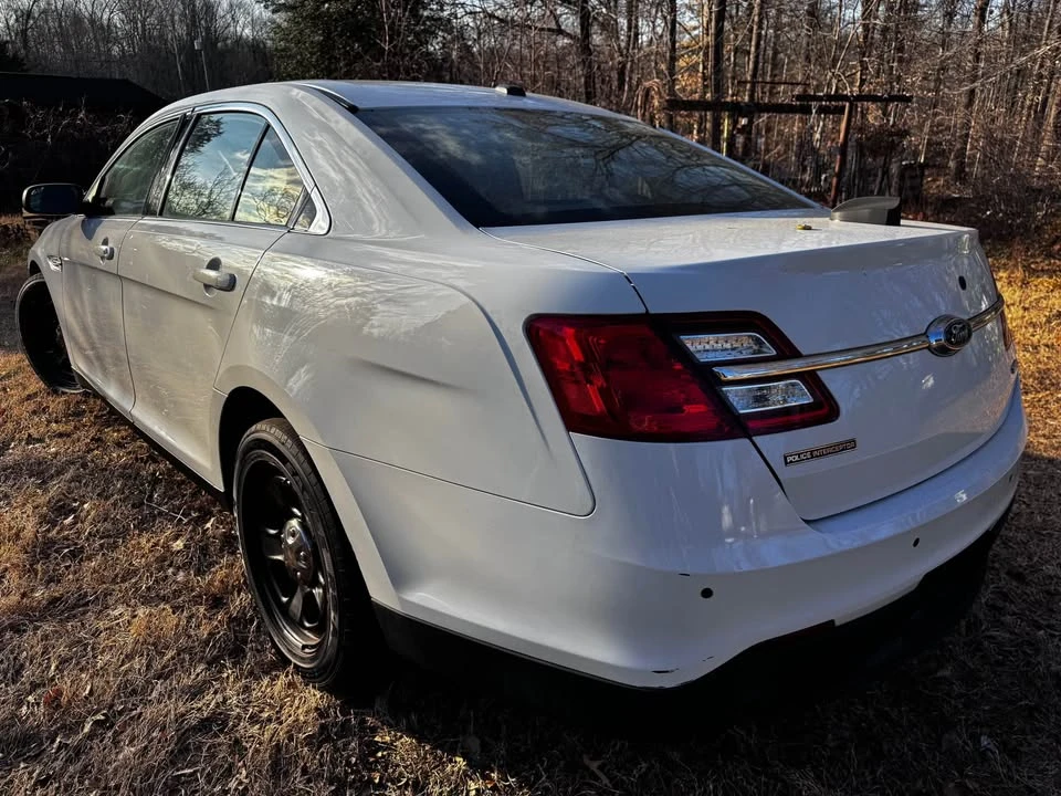 2018 Ford Taurus 6th Gen - Image 6 of 9