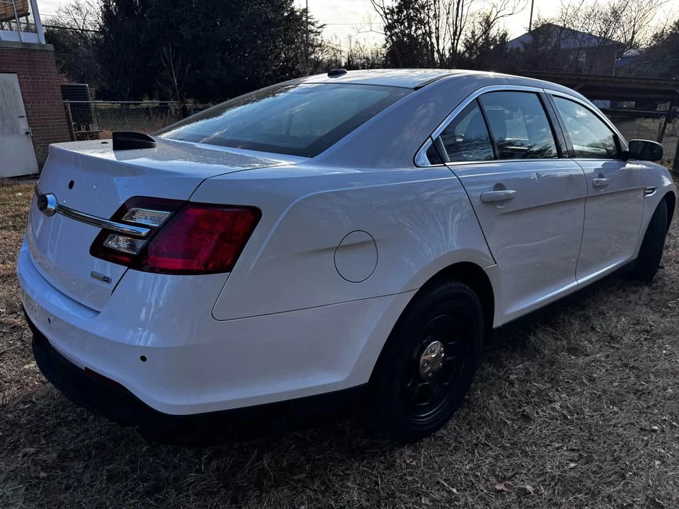 2018 Ford Taurus 6th Gen - Image 4 of 9