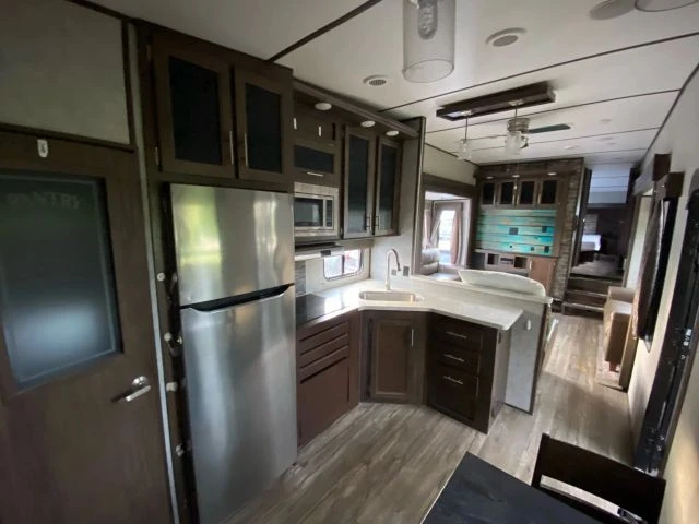 2018 - Image 10 of 12