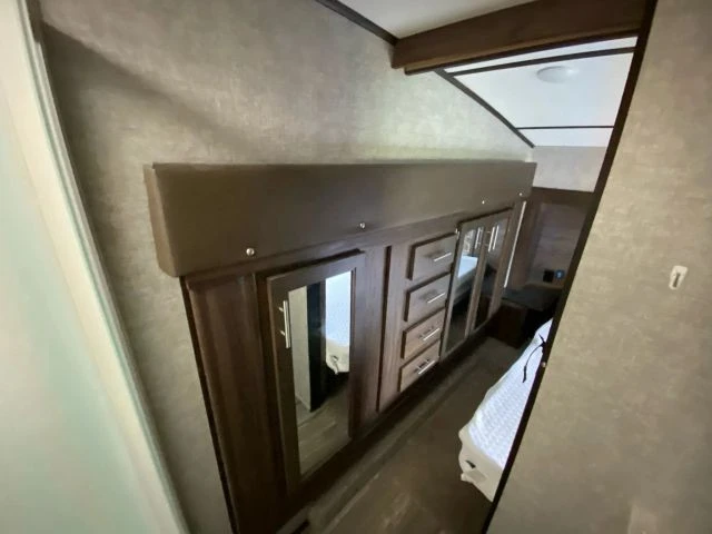 2018 - Image 17 of 21