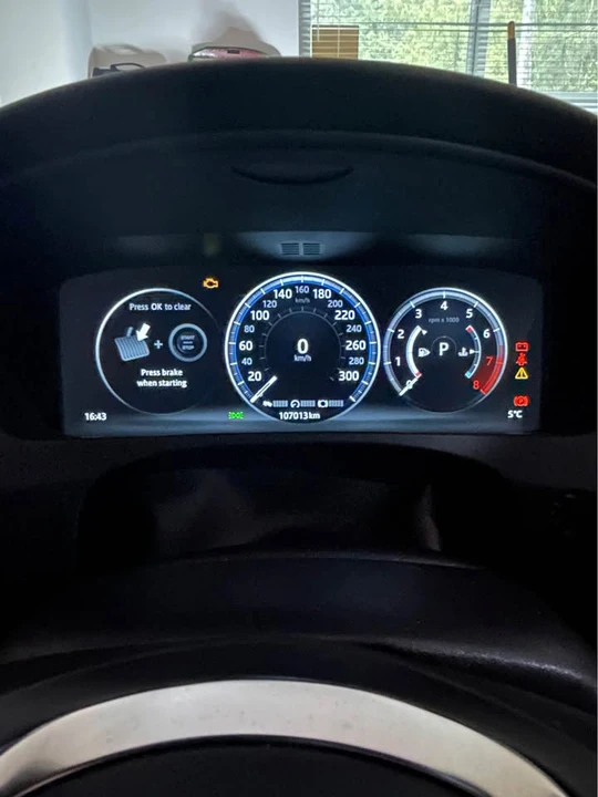 2018 Jaguar F-Pace - Image 8 of 10