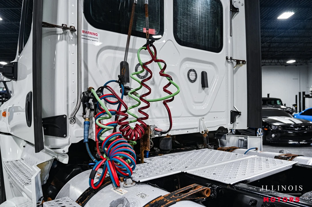 2018 Freightliner - Image 17 of 21