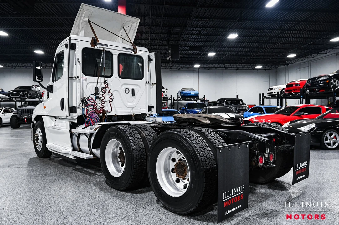 2018 Freightliner - Image 3 of 21