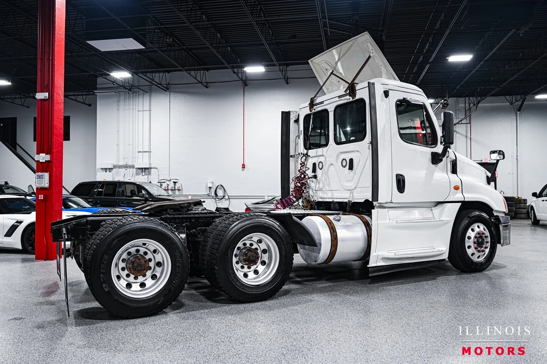 2018 Freightliner - Image 5 of 21