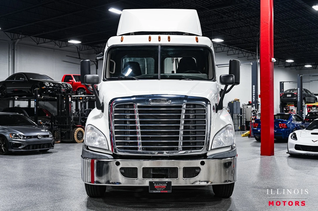 2018 Freightliner - Image 8 of 21
